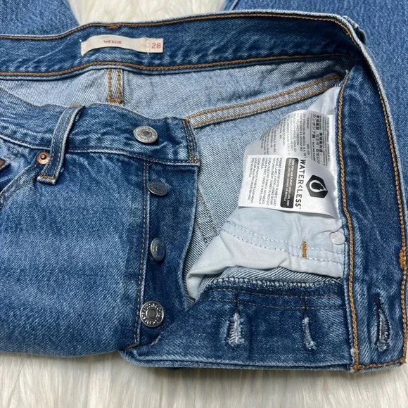 Vintage Levi’s with Capital Letter E women’s wedgie Distressed Jeans size 28 - Picture 10 of 13